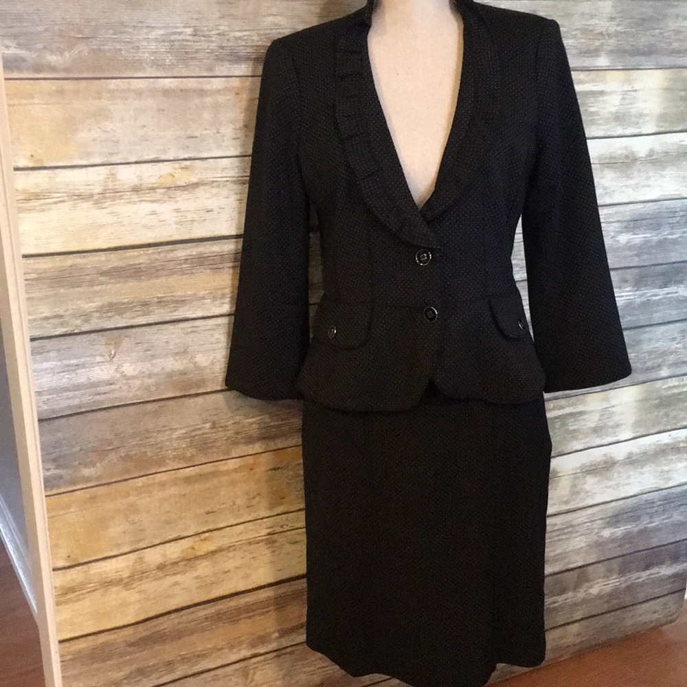 Beautiful WHBM black and white Jacket and skirt